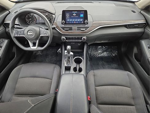 Used 2024 Nissan Altima 2.5 SV image 16