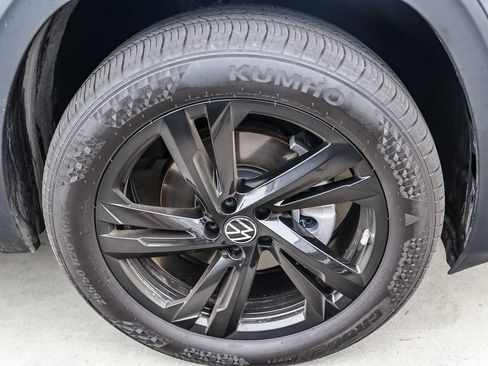 Used 2025 Volkswagen Atlas Cross Sport SEL R-Line AWD/4WD image 5