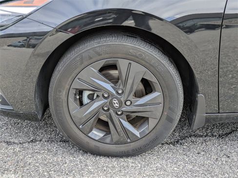 Used 2022 Hyundai Elantra SEL image 11