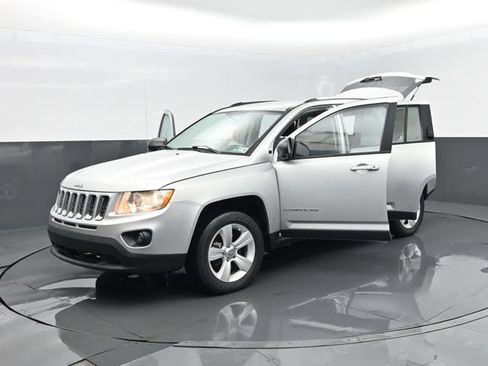 Used 2011 Jeep Compass 4WD image 32
