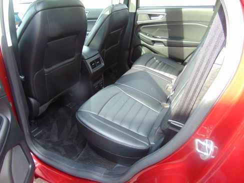 Used 2016 Ford Edge SEL w/ Equipment Group 201A AWD/4WD image 3