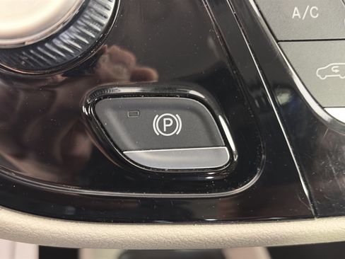 Used 2023 Chrysler Pacifica Touring-L FWD image 30