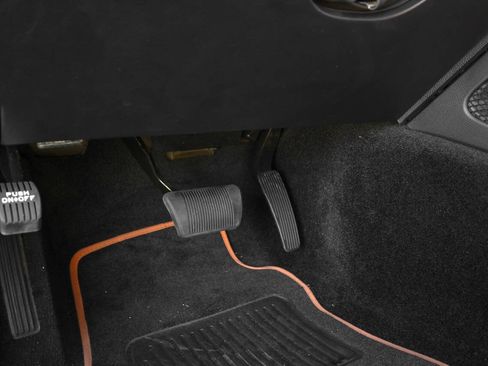 Used 2015 Dodge Challenger SRT Hellcat image 90