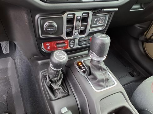 New 2025 Jeep Wrangler Rubicon w/ Technology Group image 18