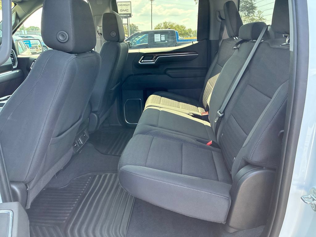 Used 2023 Chevrolet Silverado 1500 LT AWD/4WD image 17