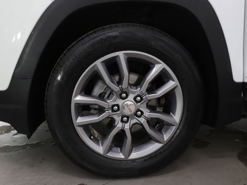 Used 2024 GMC Terrain SLT image 31