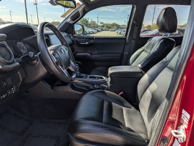 Used 2022 Toyota Tacoma TRD Off-Road w/ Technology Package AWD/4WD image 25