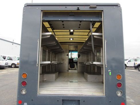 Used 2019 Ford E-450 and Econoline 450 Super Duty image 17