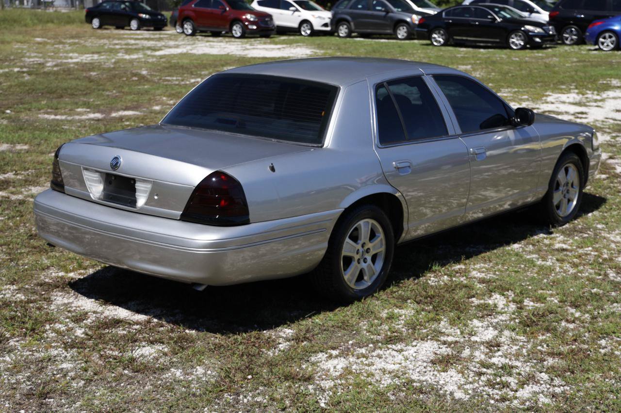 Used 2005 Ford Crown Victoria LX RWD image 11