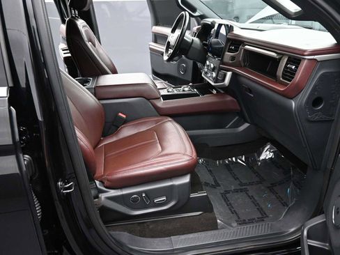 Used 2023 Ford Expedition Limited image 16