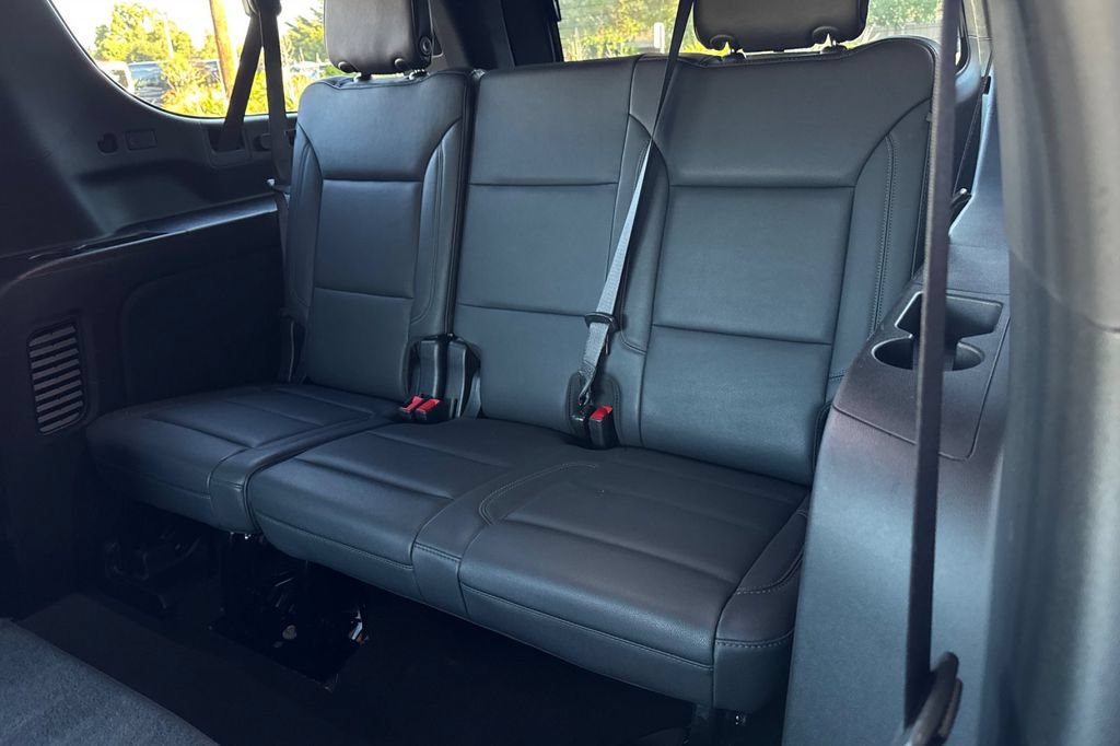 Used 2025 Chevrolet Suburban Z71 AWD/4WD image 17
