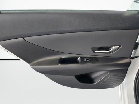 New 2026 Hyundai Elantra Limited FWD image 35
