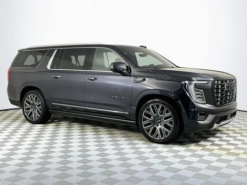 Used 2026 GMC Yukon XL Denali Ultimate w/ LPO, Illumination Package AWD/4WD image 3