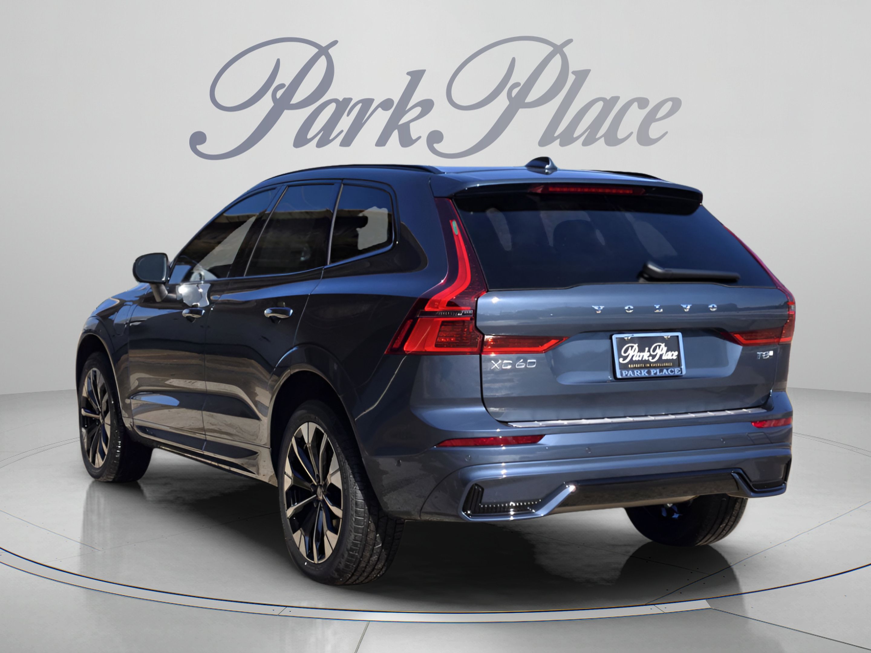 Used 2026 Volvo XC60 T8 Plus w/ Protection Package Premier AWD/4WD image 3
