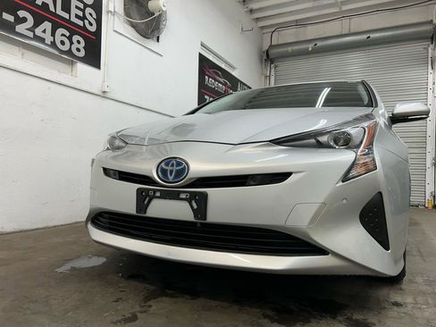 Used 2018 Toyota Prius Two w/ Prius Two Safety Plus Package image 9