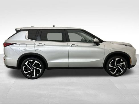 Used 2024 Mitsubishi Outlander SE image 6