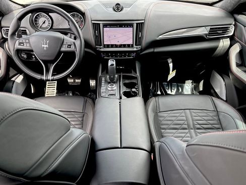 Used 2023 Maserati Levante Trofeo image 15