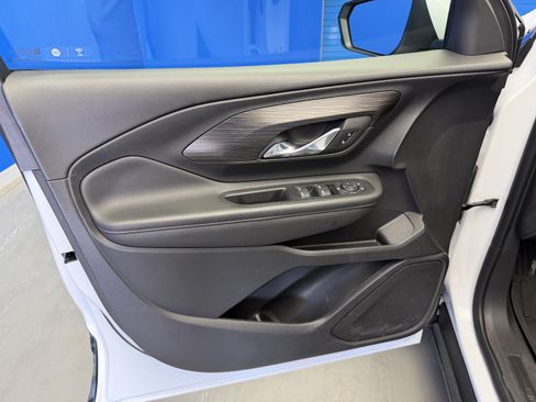 Used 2023 GMC Terrain SLE w/ LPO, Floor Liner Package FWD image 9