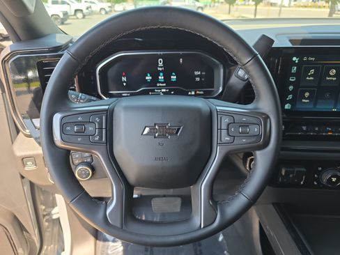 Used 2024 Chevrolet Silverado 2500 ZR2 w/ Technology Package AWD/4WD image 13