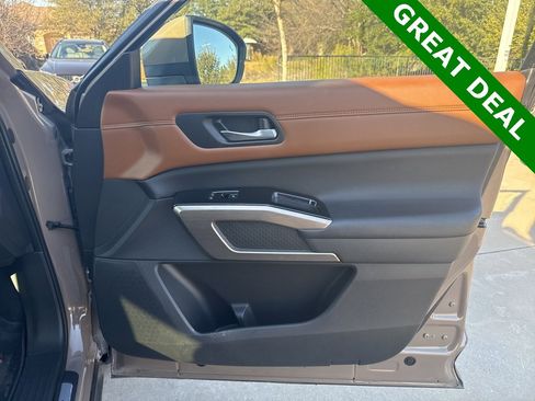 Used 2023 Nissan Pathfinder Platinum image 10