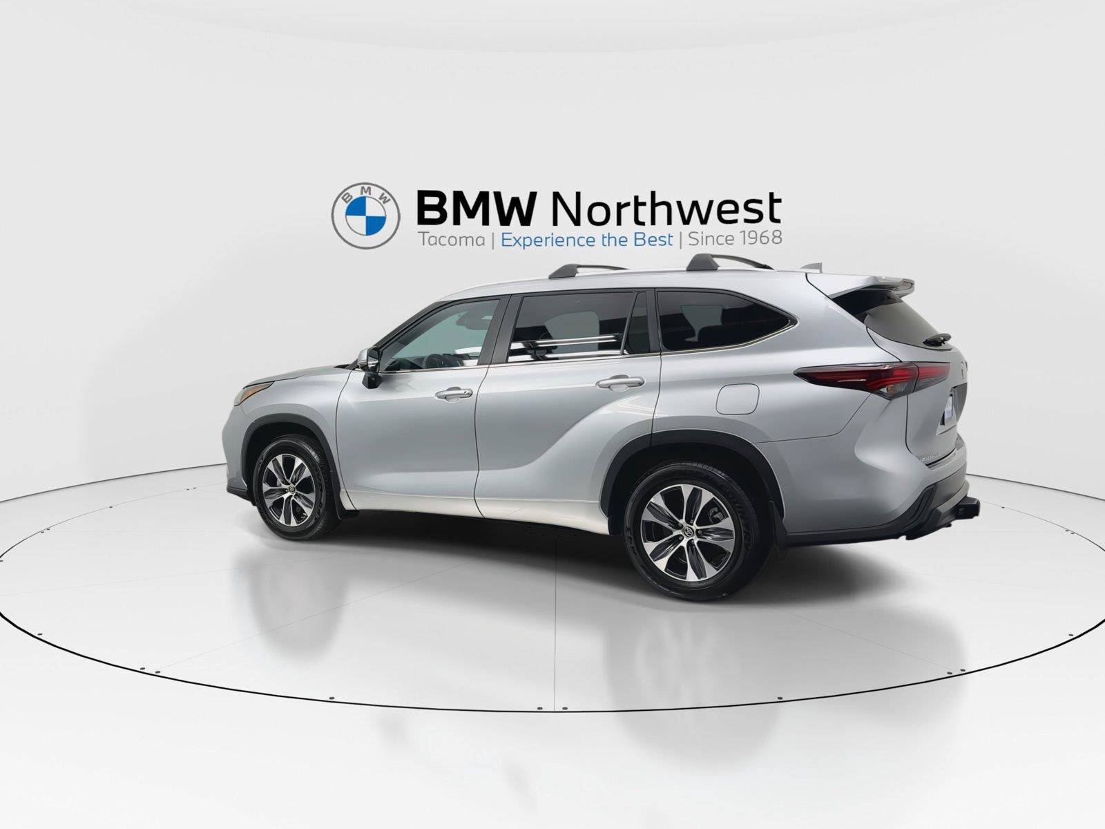 Used 2024 Toyota Highlander XLE AWD/4WD image 12