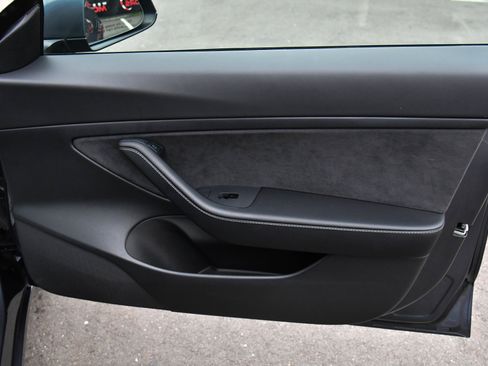 Used 2021 Tesla Model 3 Standard Range Plus image 40