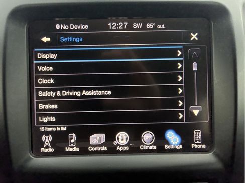 Used 2018 Jeep Cherokee Latitude Plus w/ Cold Weather Group AWD/4WD image 21