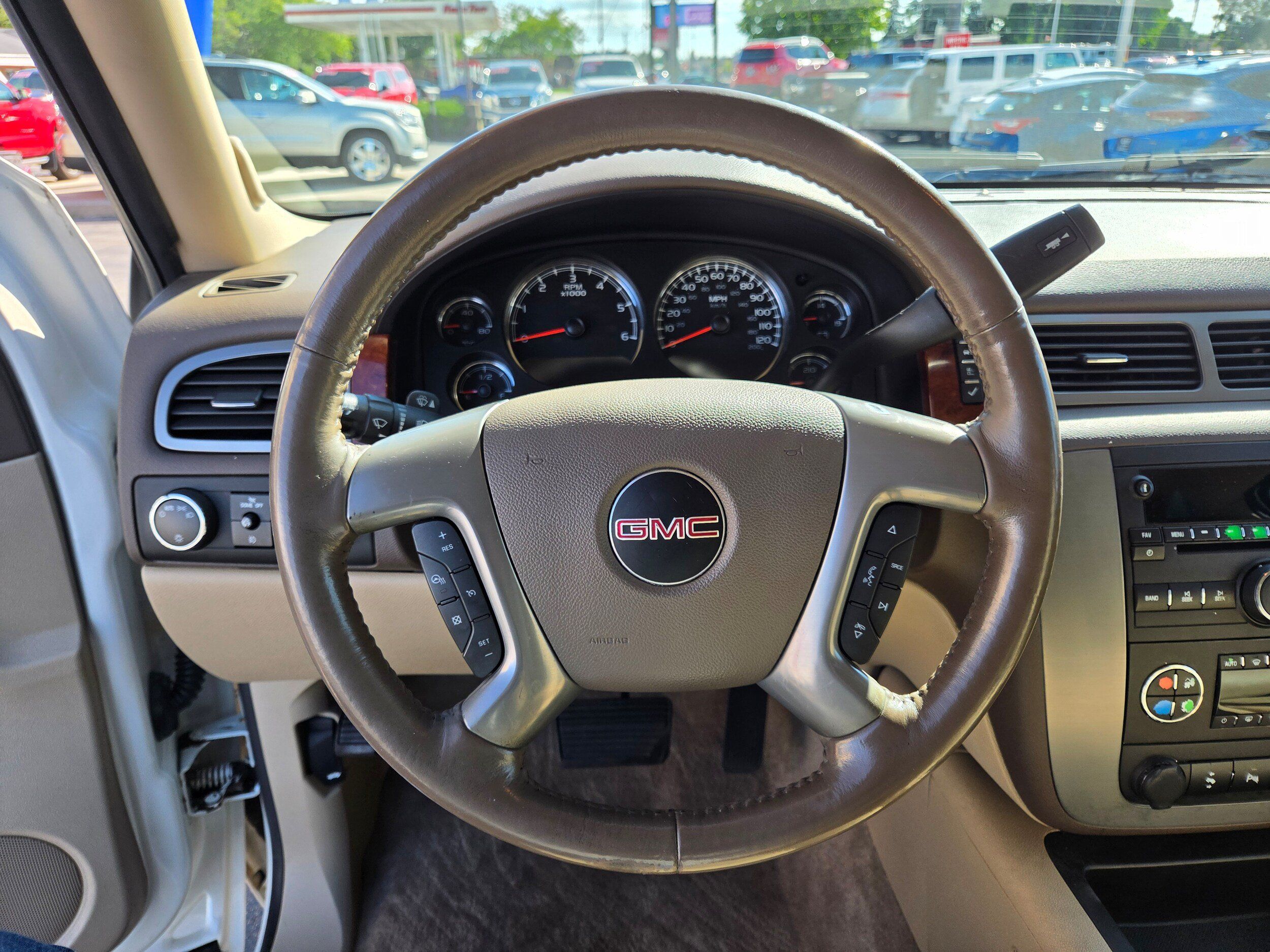 Used 2012 GMC Yukon XL SLT w/ SLT-2 Equipment Package AWD/4WD image 6