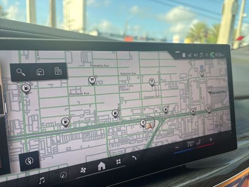 Used 2023 BMW 740i image 2