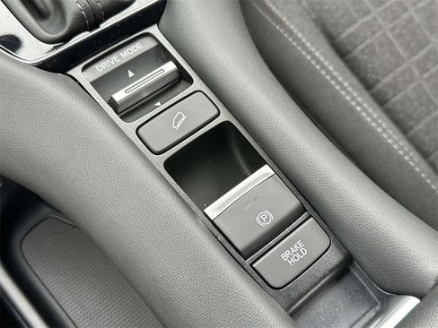 Used 2023 Honda HR-V LX image 27