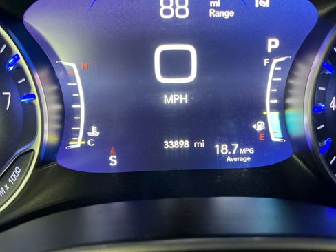 Used 2024 Chrysler Pacifica Touring-L image 23