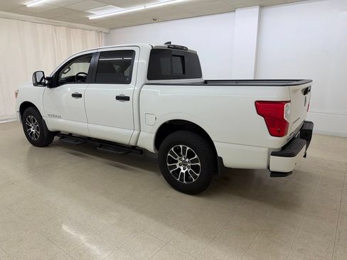 Used 2024 Nissan Titan SV w/ SV Convenience Package AWD/4WD image 3