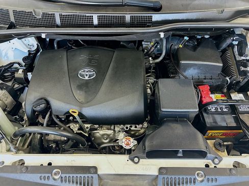Used 2020 Toyota Sienna LE w/ LE Preferred Package image 27