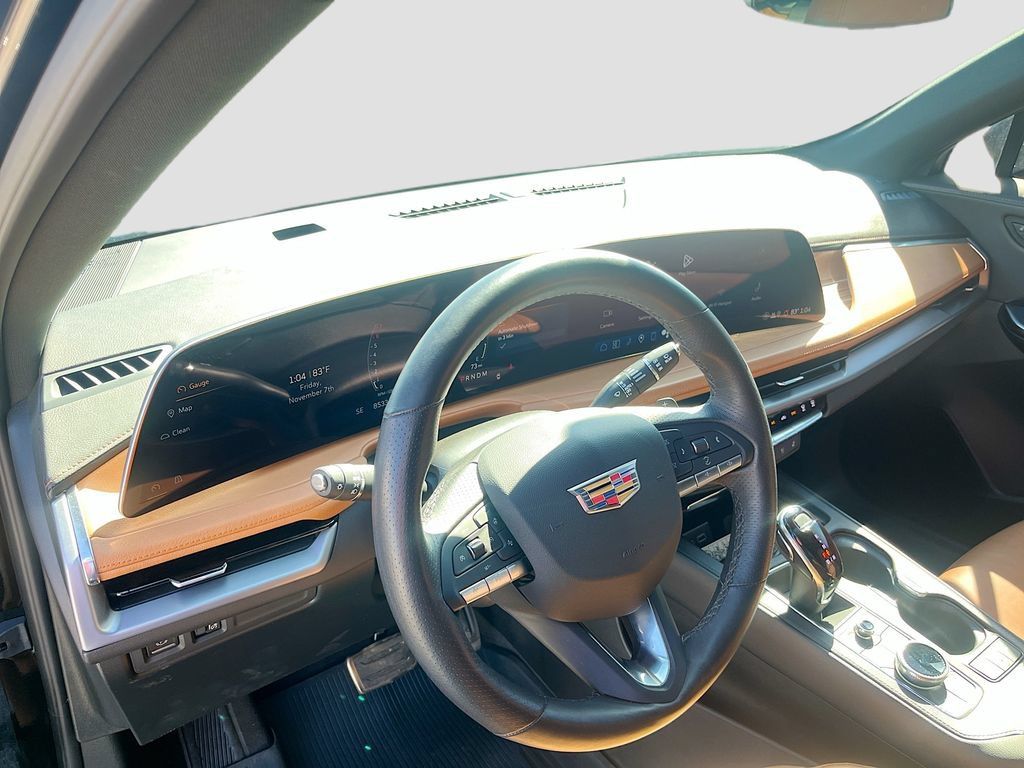 Used 2025 Cadillac XT4 Sport FWD image 9