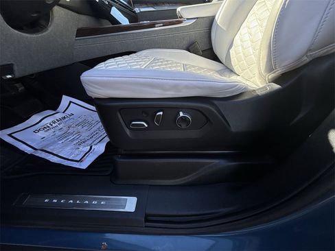 Used 2025 Cadillac Escalade Premium Luxury Platinum image 18