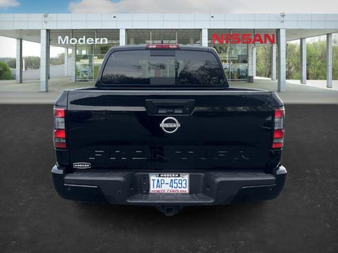 Used 2025 Nissan Frontier SV w/ SV Convenience Package image 4