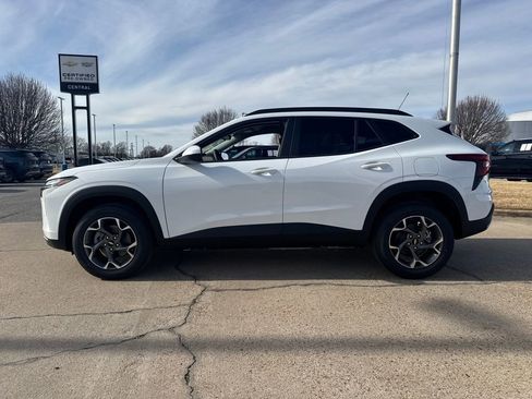 New 2026 Chevrolet Trax LT image 3