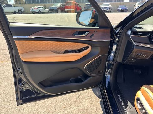 Used 2024 Jeep Grand Cherokee L Summit w/ Luxury Tech Group V image 17