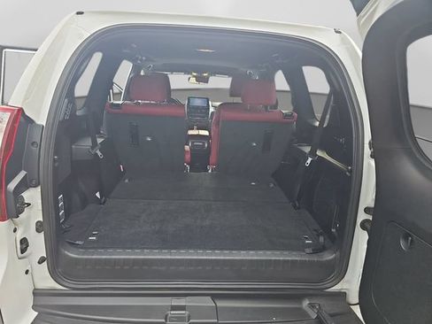 Used 2022 Lexus GX 460 Premium w/ Accessory Package AWD/4WD image 30