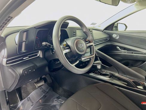 Certified 2023 Hyundai Elantra SEL w/ Preferred Accessory Package image 9