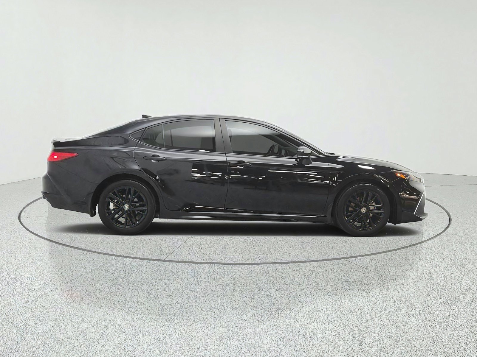 Used 2025 Toyota Camry SE w/ Convenience Package FWD image 4