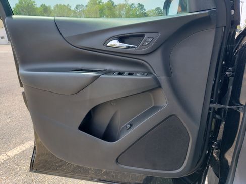 Used 2022 Chevrolet Equinox LT w/ Driver Convenience Package FWD image 14