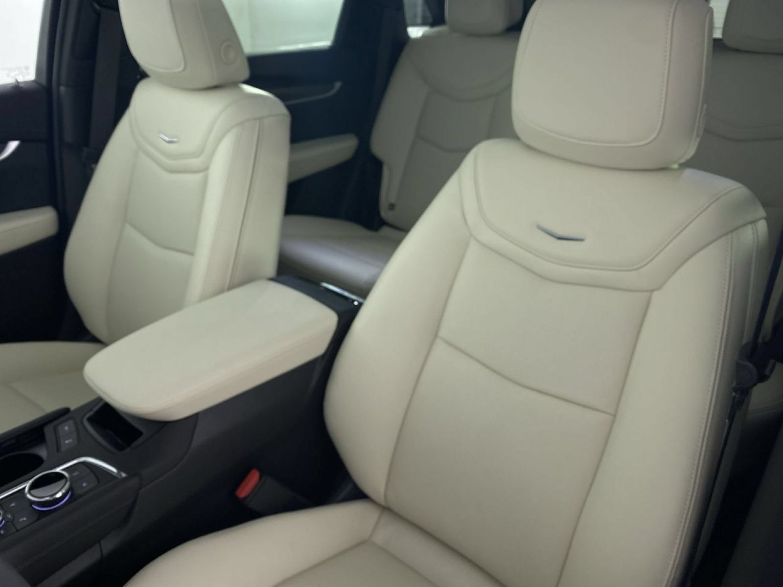 New 2026 Cadillac XT5 Sportv w/ LPO, Floor Liner Package AWD/4WD image 12