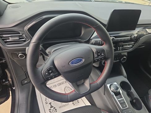 Used 2025 Ford Escape ST-Line image 16