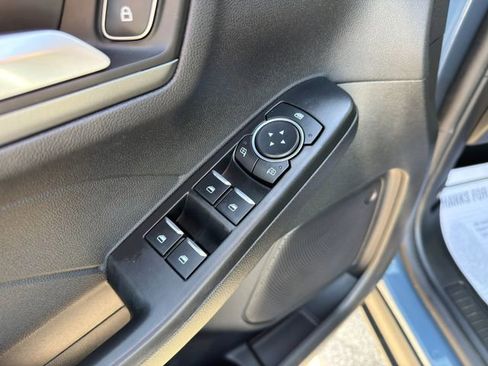 Used 2025 Ford Escape SE image 19