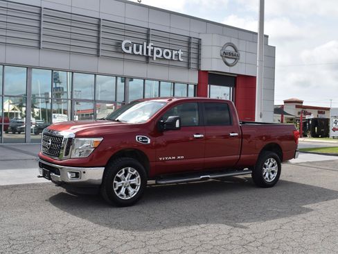 Used 2016 Nissan Titan SV RWD image 2