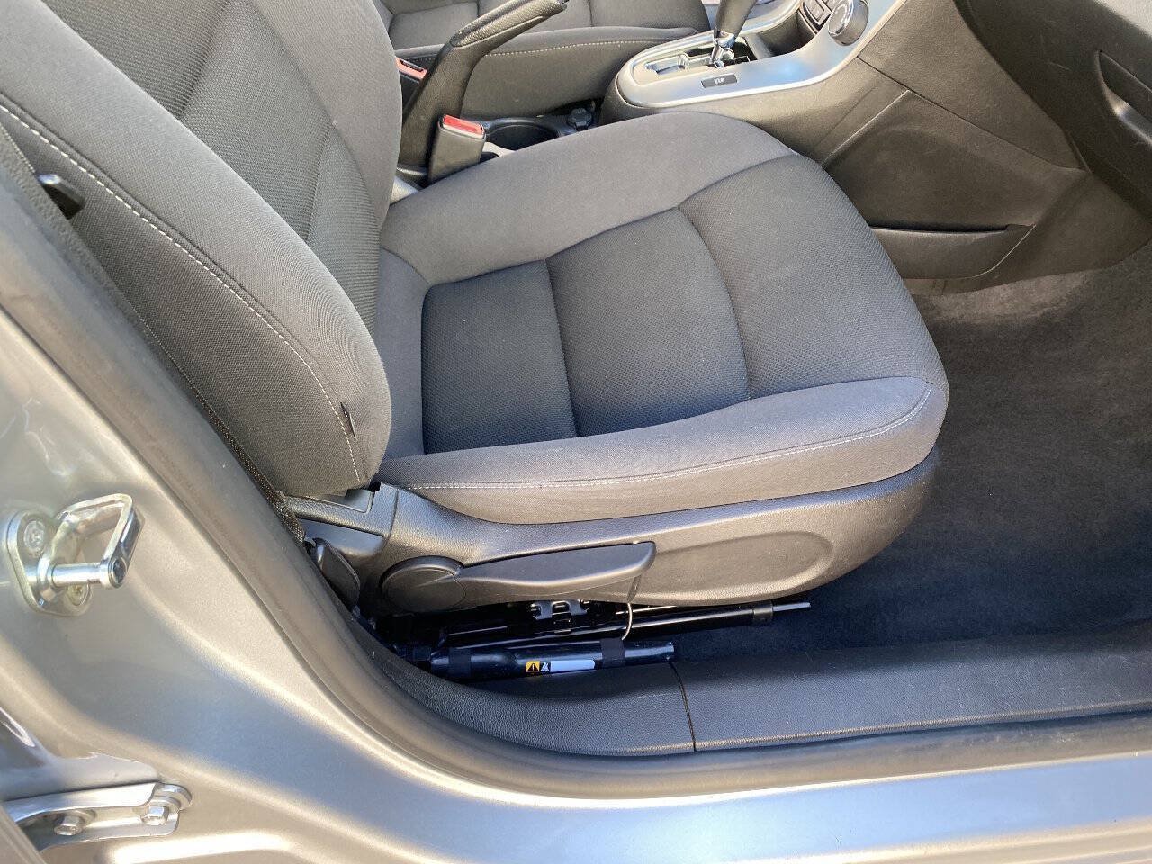 Used 2016 Chevrolet Cruze LT FWD image 30