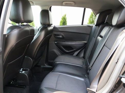 Used 2020 Chevrolet Trax LT w/ LT Convenience Package FWD image 15