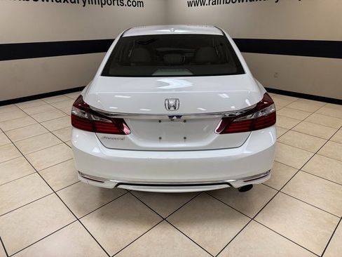 Used 2017 Honda Accord EX image 5