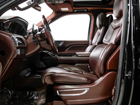 Used 2018 Lincoln Navigator Black Label w/ Cargo Package AWD/4WD image 45